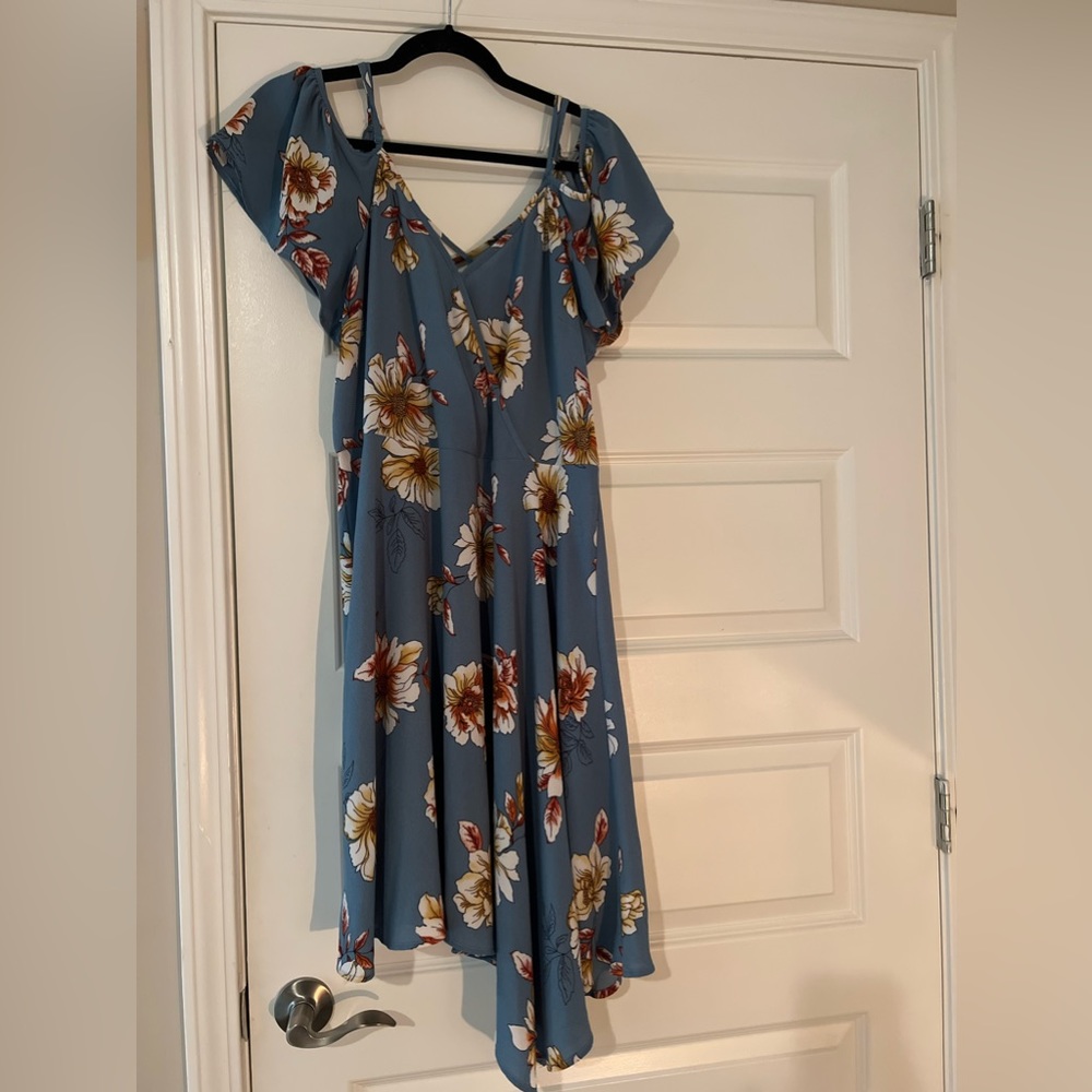 Cold should dress with handkerchief hem. Size L